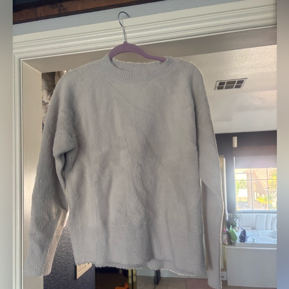 Love, Bonito grey sweater